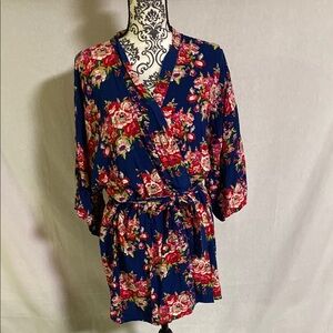 Floral Blue  and pink Women's Robe no tags looks like a small feels like rayon